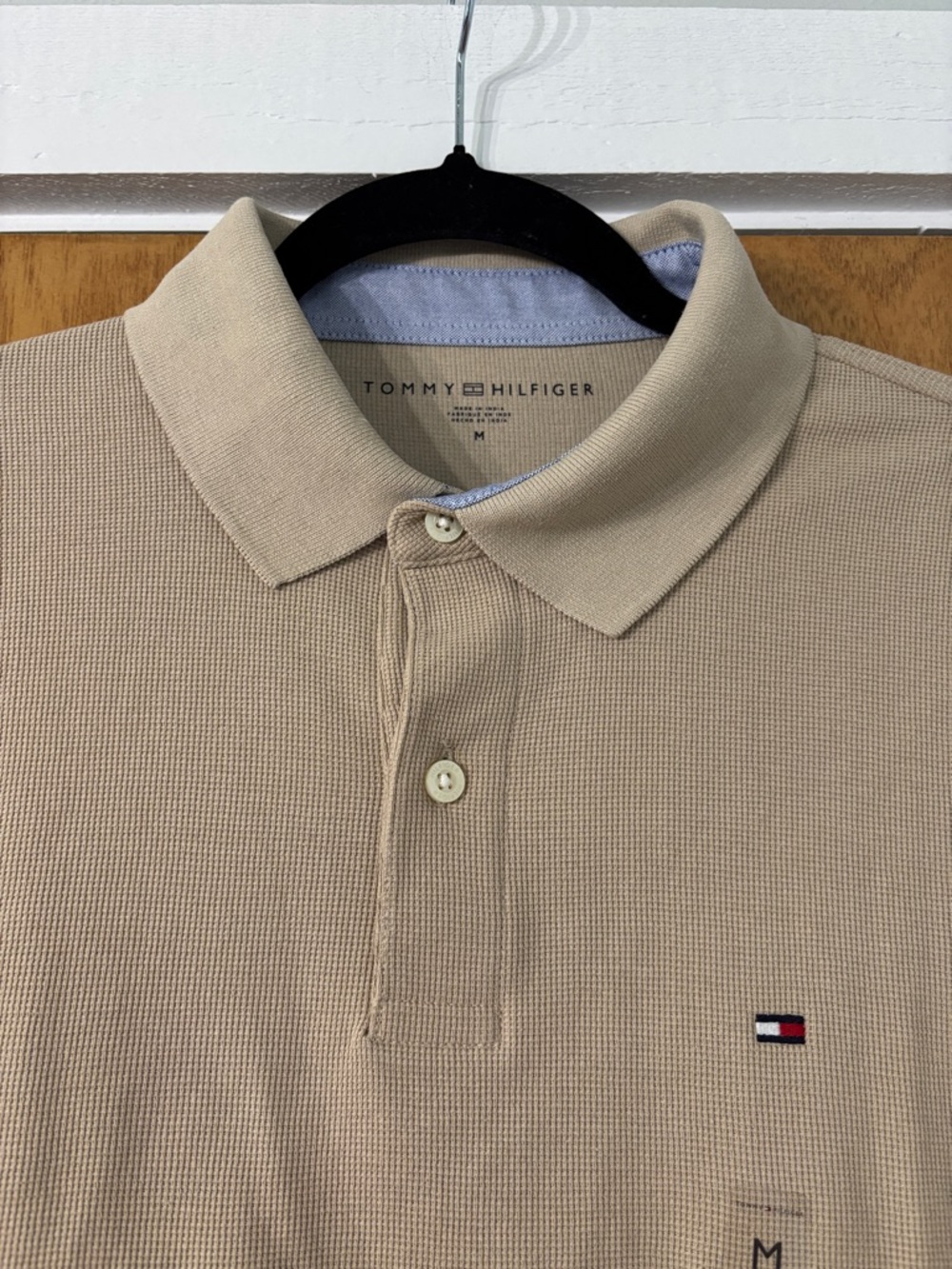 Tommy Hilfiger Men’s Tan Polo Shirt with Subtle Logo - Picture 3 of 9